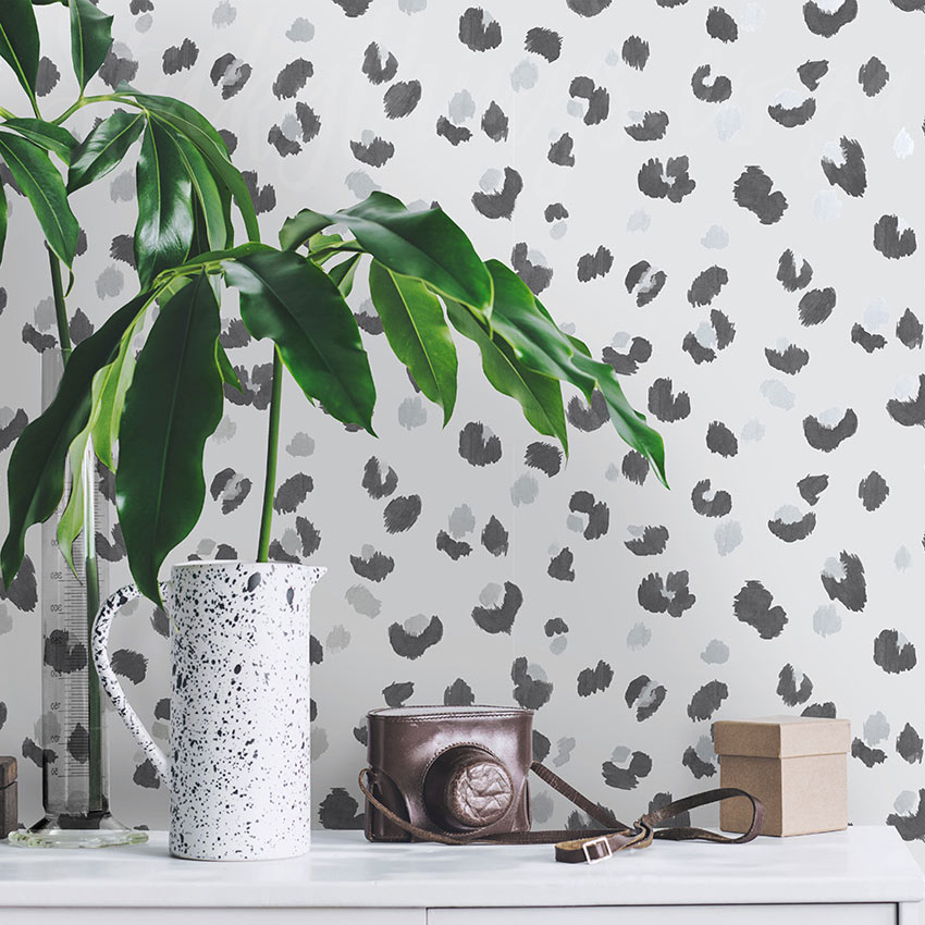 Light Grey Leopard Print Wallpaper - Silver Spots Wallpaper