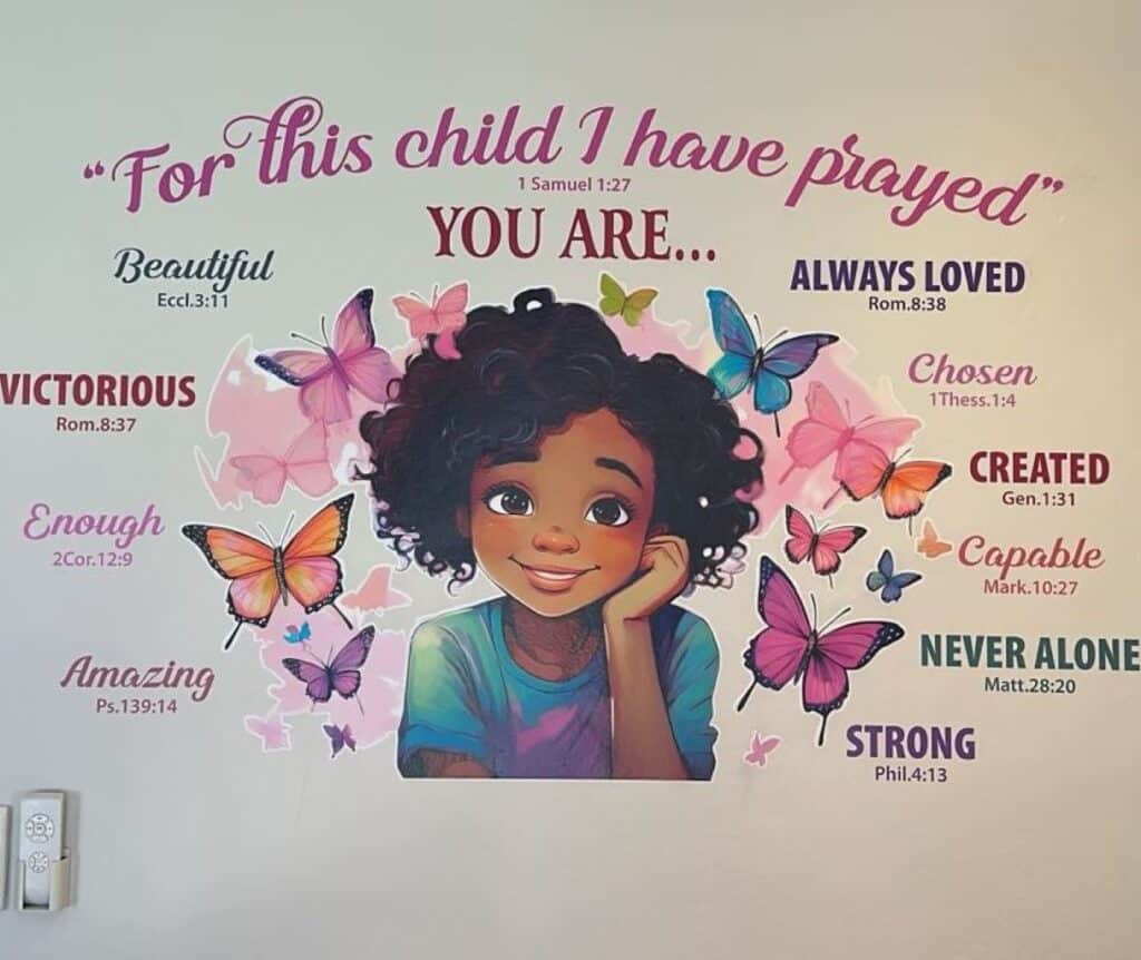 custom designs walls animated child with positive quotes